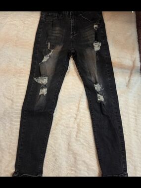 SHEIN Black Distressed Men’s Skinny Jeans